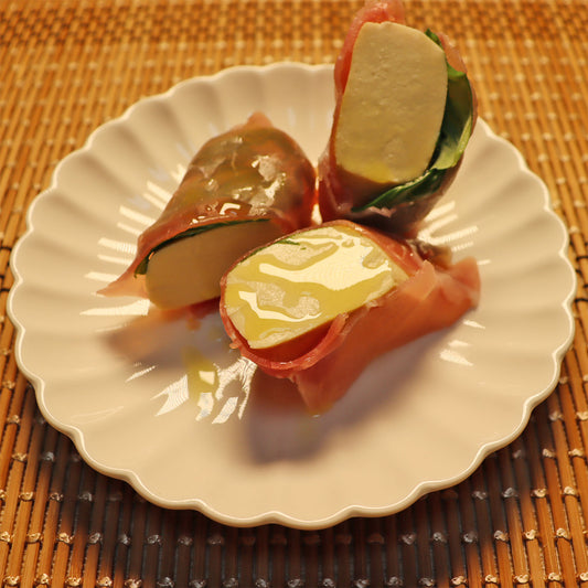 豆腐バーで生ハムバジル