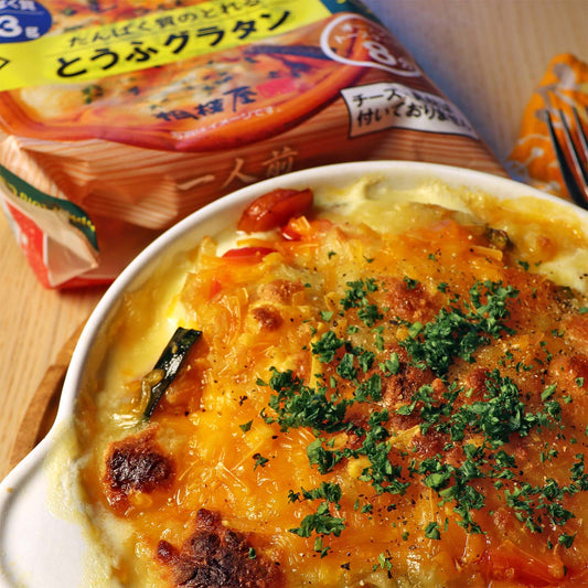 相模屋「たんぱく質のとれる とうふグラタン かぼちゃソース」でかぼちゃとウインナーとパプリカのとうふグラタン