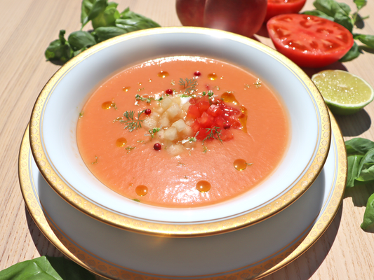 低カロリーでさっぱり！夏にぴったりの桃とトマトの冷製スープ